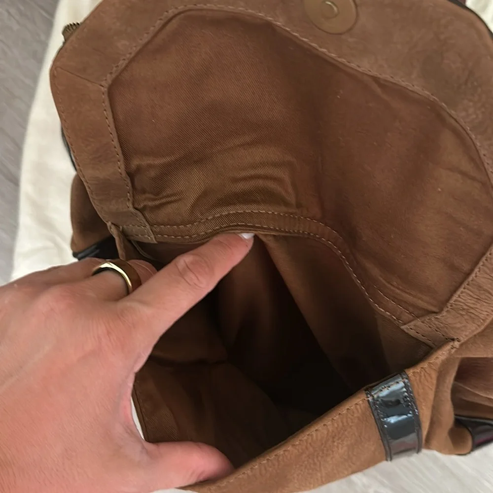 COMPTOIR DES CONTONNIERS CHOCOLATE BROWN SUEDE & PATENT LEATHER TRIM HAN… - Picture 8 of 8